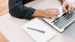 Comment faire un appel d'offres pour un service de coursier ?
